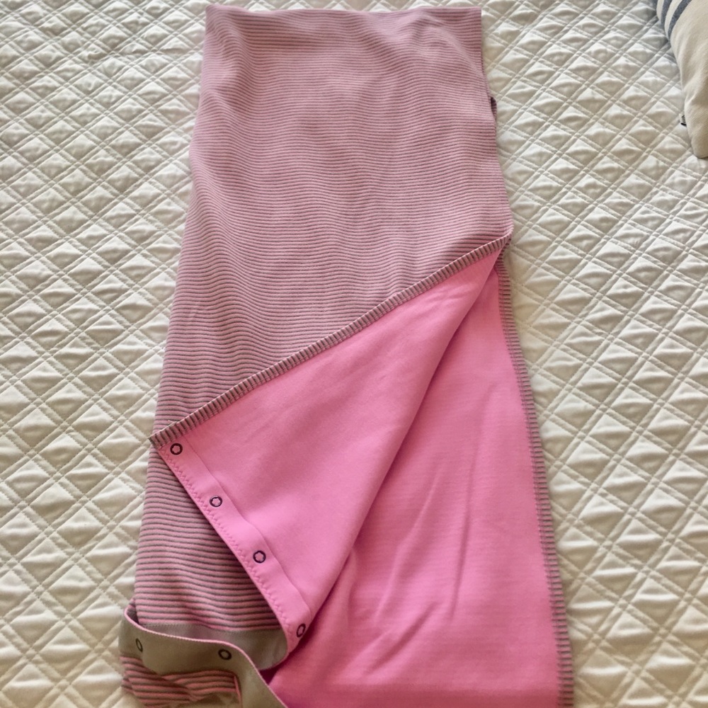 Lululemon pink and grey vinyasa scarf